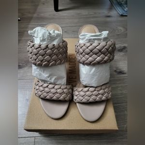 WORN ONCE. STEVE MADDEN Tielo Block Heel Sandal - TAN